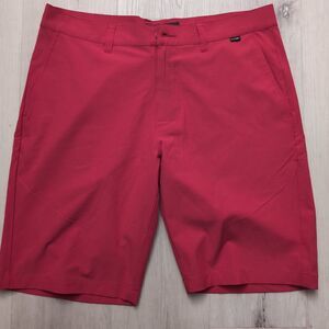 Travis Mathew Performance Golf Shorts Men’s Size 34 Red